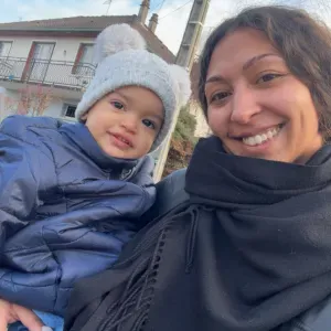 Babysitter qualifiée et expérimentée disponible 