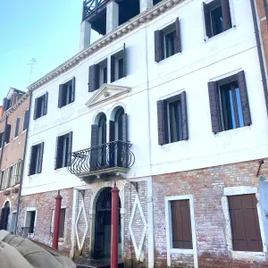 Cerco governante per casa degli ospiti