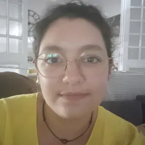 Baby sitter souriante, douce et professionnelle