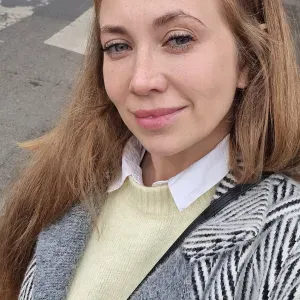 Femme de ménage responsable et aide à domicile