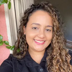 Babysitter com experiência e ama trabalhar com crianças 