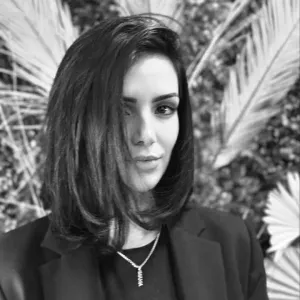 Procuro empregada doméstica. 