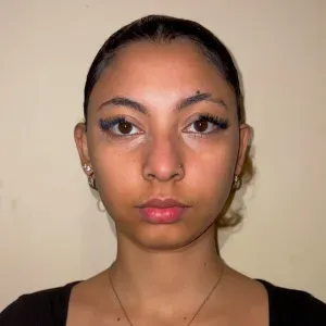 Aide à domicile motivée prête à vous aider 