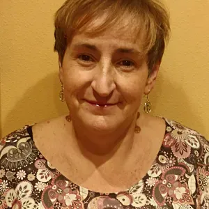 Chica Vitoriana se ofrece para cuidado de niños