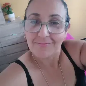 Femme ménage e responsable a Paris 