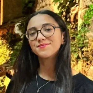 Baby-sitter expérimentée et bienveillante à Miramas