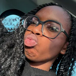 BABY-SITTER DISPONIBLE À EVREUX 