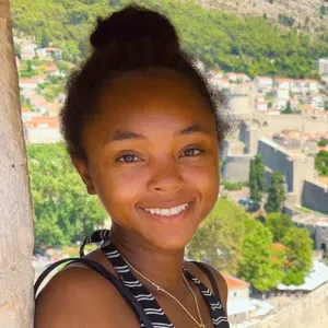 Babysitter expérimenté à Saint genis Laval