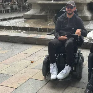 Auxiliaire de vie pour personnes à mobilité réduite