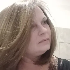 Addetta pulizie a maglie e limitrofi. 