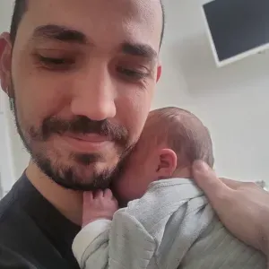 Je cherche une baby-sitter en urgence à domicile 