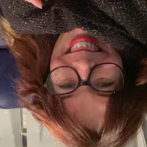 Sortie d'école pour la fille de 10 ans