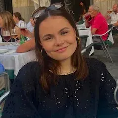 Baby-sitter sérieuse et dynamique disponible à Saint-Brieuc.