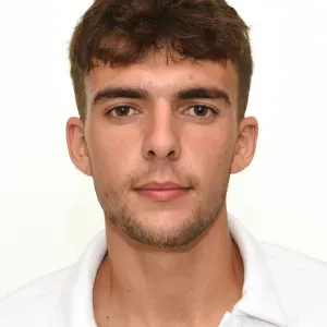 Studente universitario diplomato in chimica dei materiali 