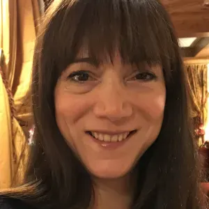 Garde à la sortie d'école pour notre fille entrant en 6e
