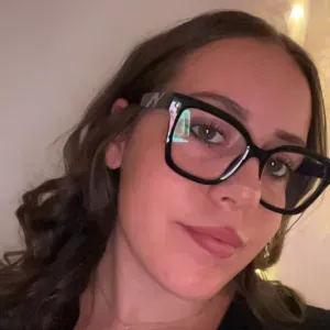 Baby-sitter disponible à Béziers