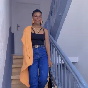 Hello! My name is medi , I'm 23years old 