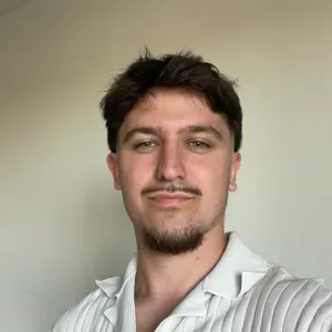 Pet sitter à Caen et disponible selon vos besoins