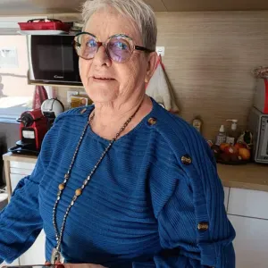 Je cherche une femme de ménage pour ma soeur 76 and