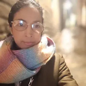 Experiencia en educación de niños pequeños, y cuidados 