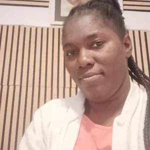 Cuidadora de idosos em Almada