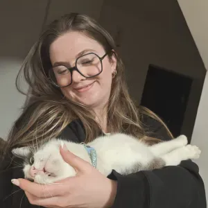 Pet-sitteuse joyeuse et bienveillante