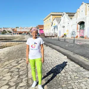 Estou a procurar de trabalho  moro em Lisboa 