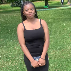 Baby sitter libre dans les alentours 