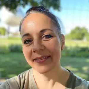 Baby-sitter dynamique pour enfant 8 ans plein d'énergie
