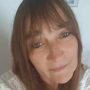 Aide ménagère responsable discrète à l'écoute