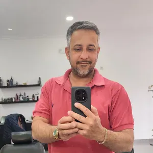 Empregado de limpeza de casa terrenos como cortar relvas