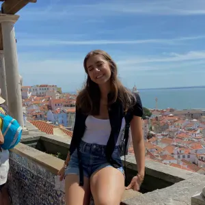 Baby-sitter expérimentée à Cagnes sur Mer !