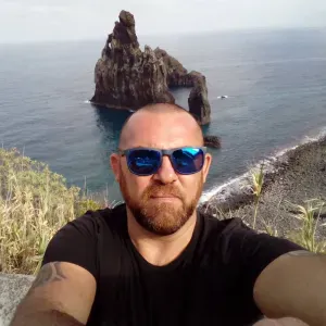 Procuro uma empregada doméstica perto de mim