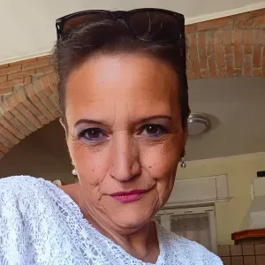 Sono solare molto empatica sono una badante a como