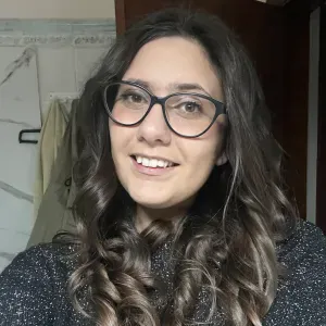 Ragazza aiuto compiti a Catania 