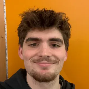 Pet-sitter fiable et attentionné – Disponible après 15h 🐶