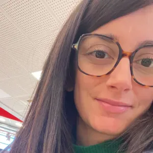Baby-sitter pétillante dans le 04! 