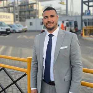 Me llamo Kamal y estoy buscando trabajo.