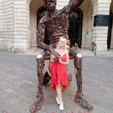 Nounou expérimenté et femme de ménage 