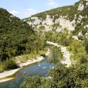 Offre d'emploi pour une baby-sitter à Saint-Bauzille-De-...