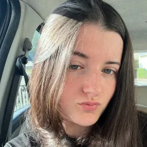 Lycéenne de 18 ans douce et calme, garde d'enfants tous âges