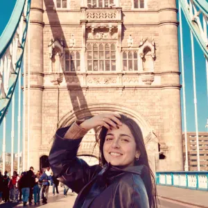 babysitter carinhosa e responsável 