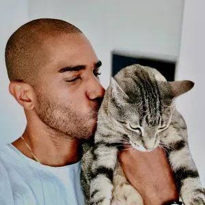 Looking for a cat sitter (2cats) 