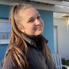 Jeune étudiante motivée à faire évoluer les élèves  