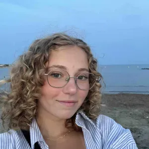 Baby sitter occasionnel / voir temps plein suivant les dates