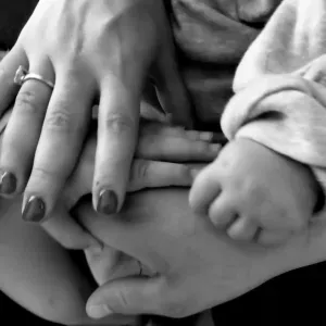 Je cherche une baby-sitter