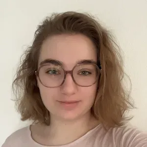 Baby-sitter à en recherche active à Saint-Nazaire