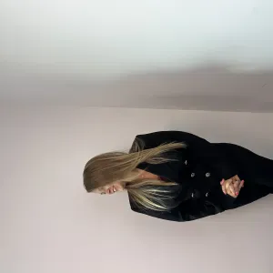 Disponible pour tenir compagnie et apporter un de bonheur.