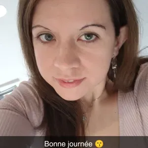 Baby sitter a roques jeune femme  