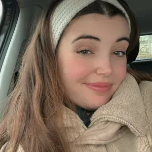 Baby-sitter expérimentée avec les enfants 